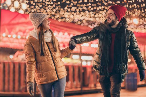 Plannen om met je partner te doen met Kerstmis - Maak een rustige wandeling door de stad