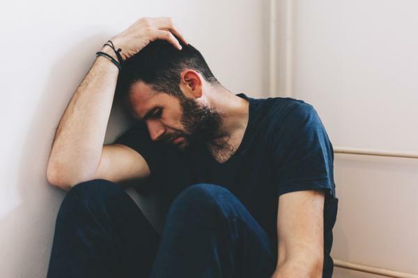 Depresi pascamelahirkan pada pria: gejala dan pengobatan