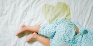 Enuresi notturna infantile: cause e trattamento