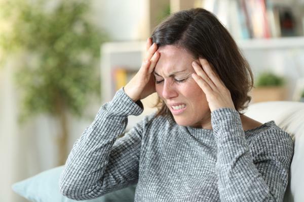 Angst og hodepine: forholdet mellom dem og hvordan du kan roe dem