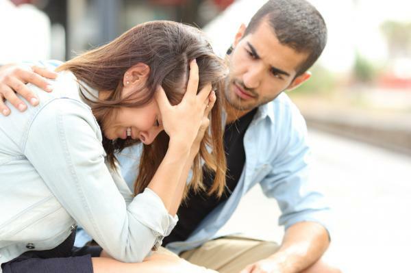 COUPLE CRISIS: symptoms and solutions