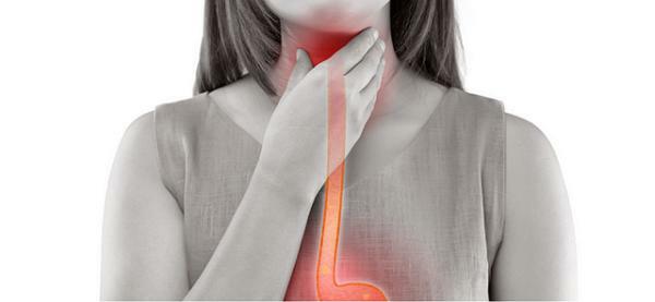 Ansia mal di gola: sintomi, cause e trattamento
