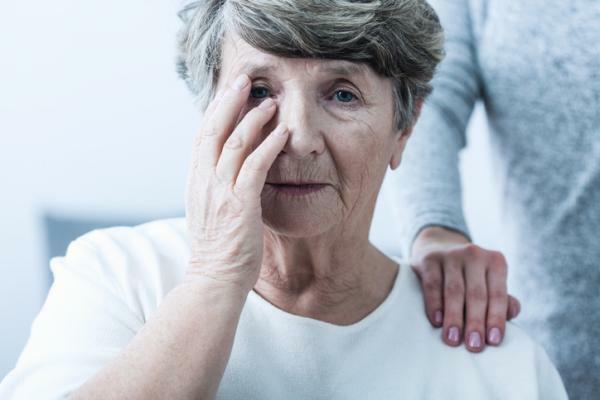 Ночные галлюцинации у пожилых людей: причины, симптомы и лечение