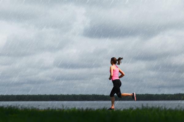 What does it mean to dream that you run - Meaning of dreaming that you run in the rain