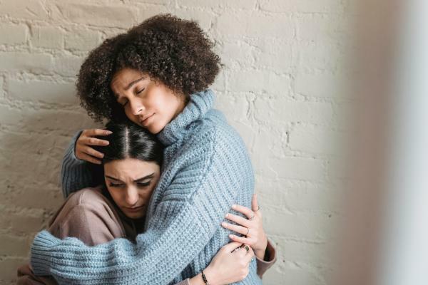 10 tips for å trøste en som er trist