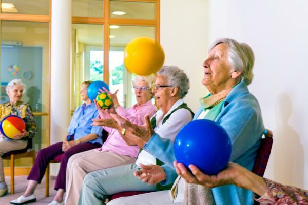 अल्जाइमर वाले लोगों के लिए गतिविधियां - बॉल