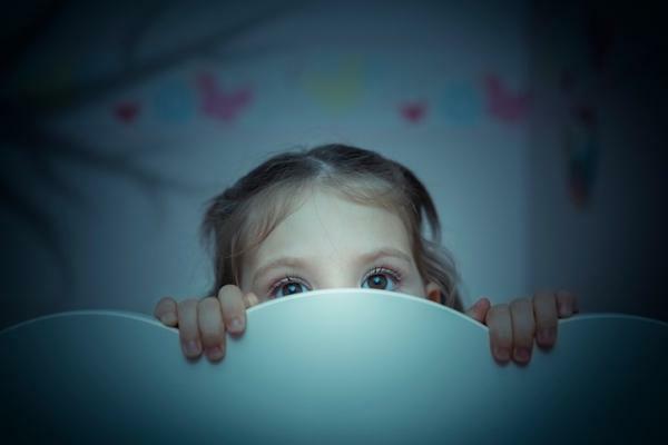 Bailes no tumsas bērniem: cēloņi un ārstēšana