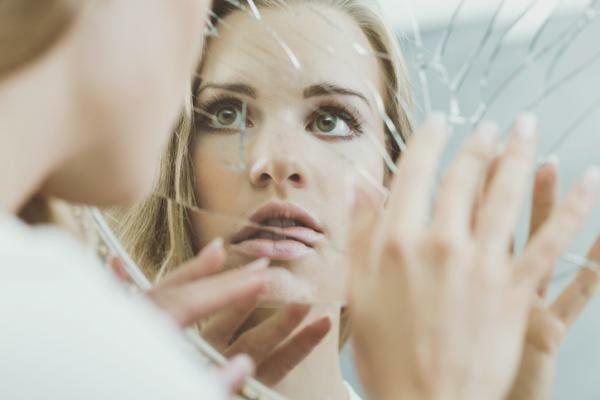 Body dysmorphia: what it is, causes, symptoms and treatment