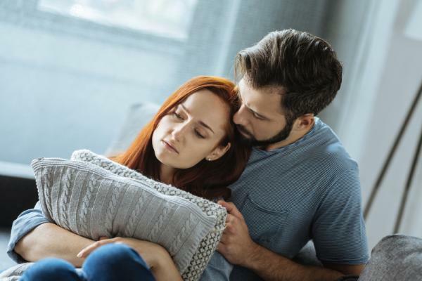 10 savjeta kako pomoći partneru kad je tužan