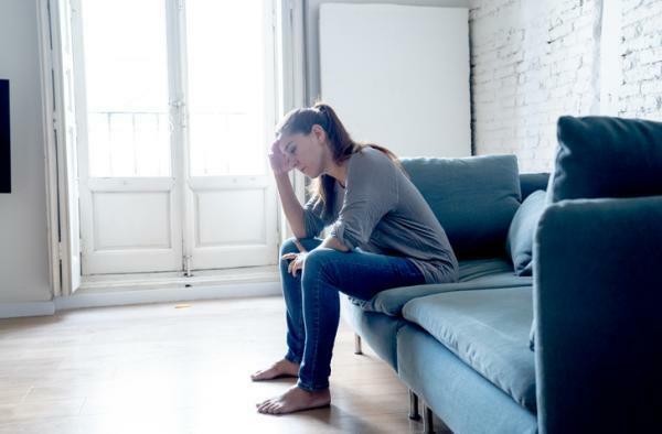 भावनात्मक अपरिपक्वता का पता कैसे लगाएं - अकेले समय बिताने में कठिनाई