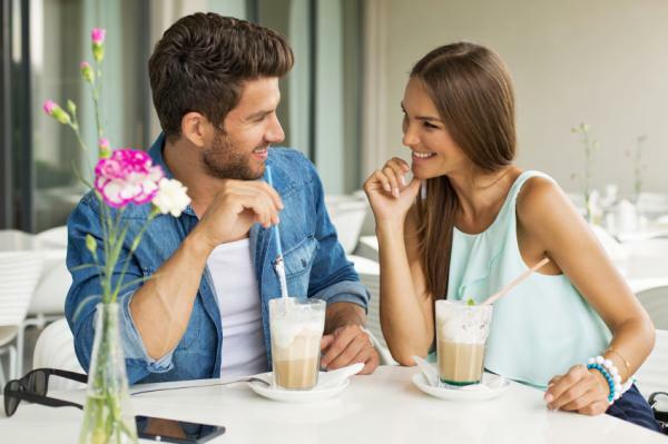 Hoe je een vriendin krijgt als ik verlegen ben - 5 tips om verlegenheid te overwinnen op de eerste date