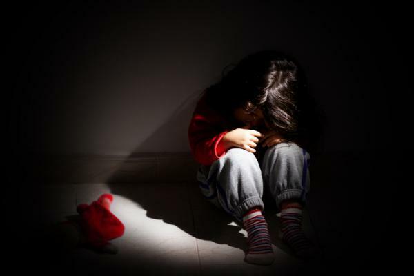 Simptomi spolne zlorabe v otroštvu: 25 znakov
