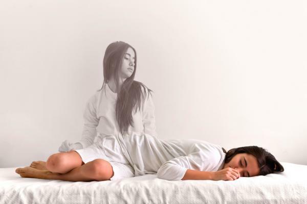 Søvnparalyse: Årsager, konsekvenser, symptomer og behandling - Søvnparalysesymptomer
