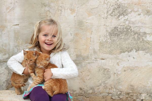 Τα 7 οφέλη της θεραπείας με γάτες