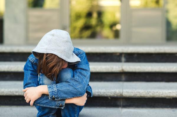 Emocionālā nevērība bērnībā: kas tas ir, cēloņi, sekas un kā to ārstēt